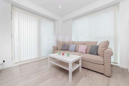 Effra Gardens, Canning Town, London E16 - Photo 2
