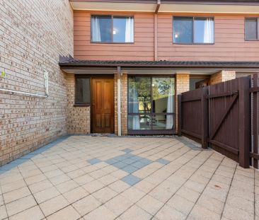 Fantastic 3 bedroom townhouse -6 month lease only - Photo 4