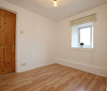 2 bedroom end of terrace house to rent - Photo 6