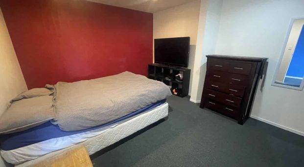 Spacious Apartment in Great Location! - Photo 1