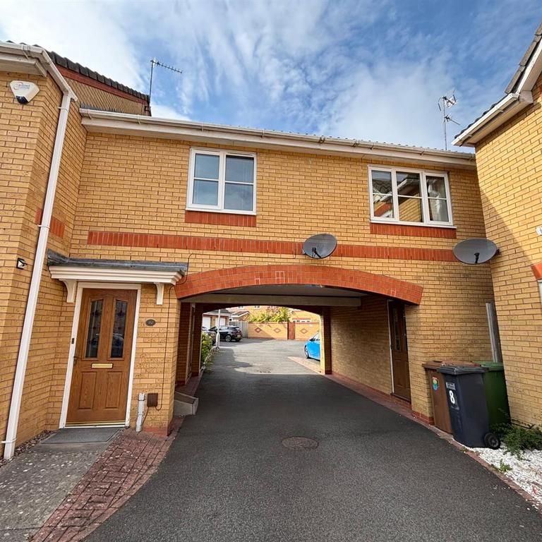 1 bedroom coach house to rent - Photo 1