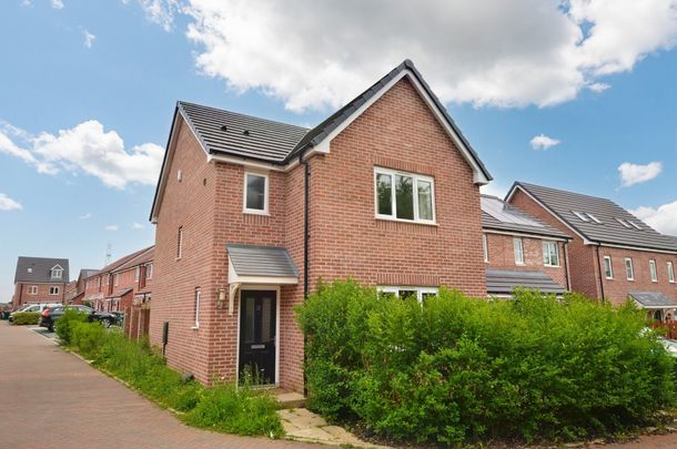 Ravens Flight, Bluebell Wood, Willenhall, Coventry, CV3 3HY - Photo 1