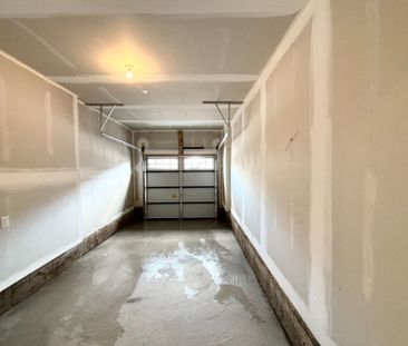 For Lease - 132 PORT Crescent, Welland, Ontario - Photo 2