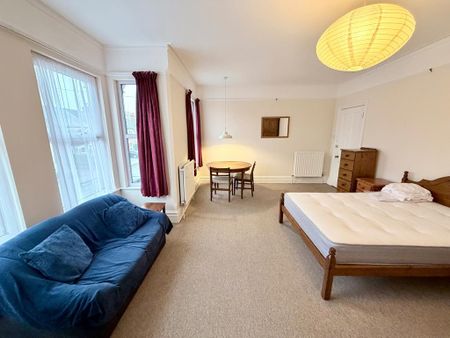 1 bedroom in a house share to rent - Photo 3