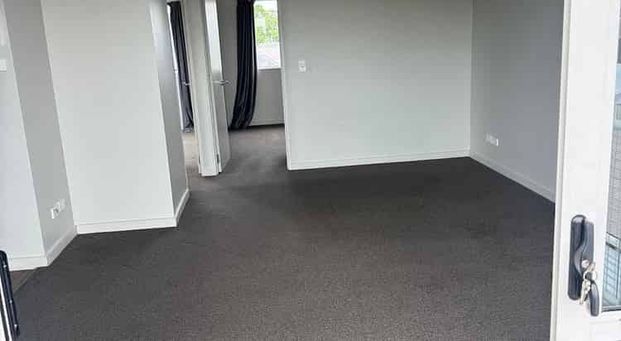 Chic 2BR Apt with Balcony & Parking! - Photo 1