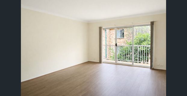Quiet & Spacious 2-Bedroom Full Brick Unit – Walk to Hurstville Station - Photo 1