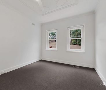 Stylish Art Deco Living in Prime Malvern East Location - Photo 2