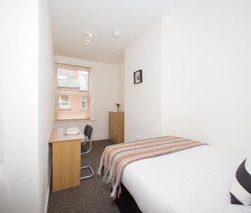 4 bedroom terraced house to rent - Photo 5