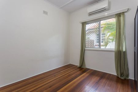 32 Kanumbra Street, - Photo 3