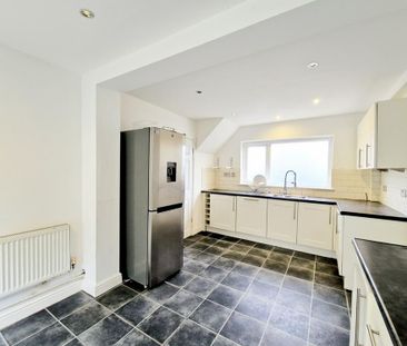 3 bedroom semi-detached house to rent - Photo 3