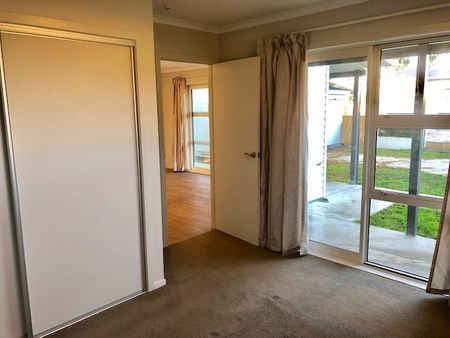 Modern & tidy 3 bedroom - Photo 2