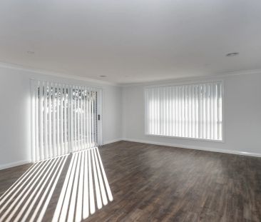 Private Villa with Rural Views in North Orange Location - Photo 2