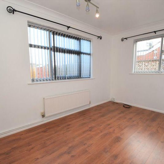 3 bedroom semi-detached bungalow to rent - Photo 1