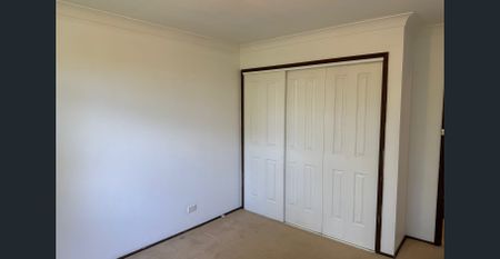 Comfortable 3 Bedroom Home in a Quiet Street - Photo 4