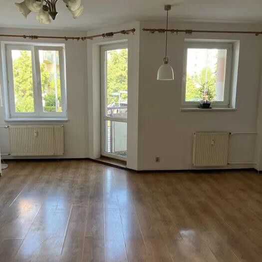 Na wynajem 2-pokojowe mieszkanie – 43 m², parter z balkonem - Фото 1