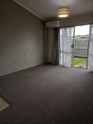 2 Double Bedroom Unit * Can't beat the location!* - Photo 1