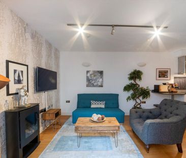 Well presented one bedroom apartment located in a quiet walkway in ... - Photo 2