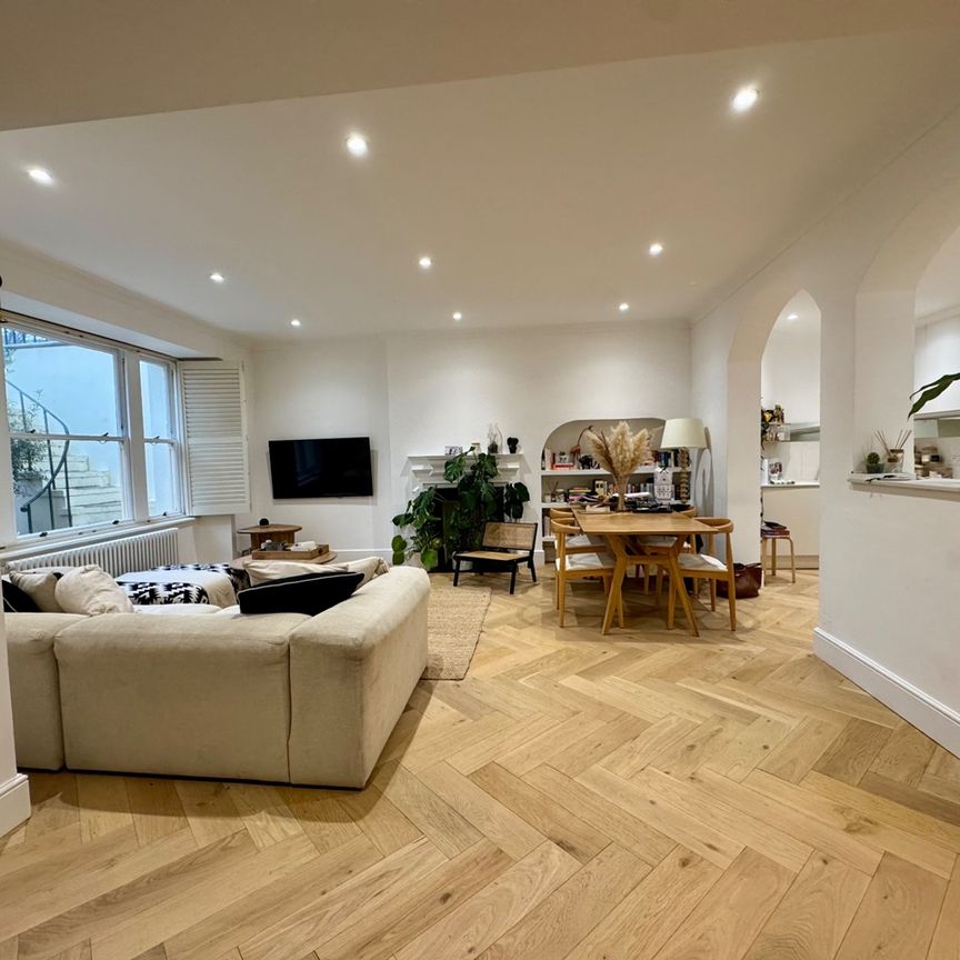 2 Bed Flat, Adelaide Crescent, BN3 - Photo 1