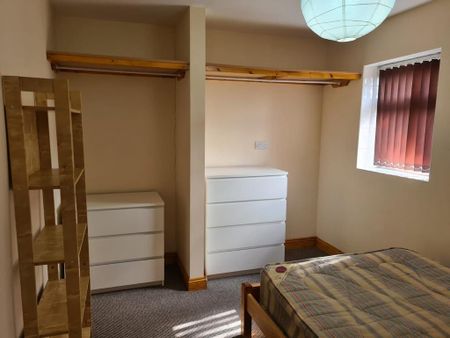 1 bedroom in a house share to rent - Photo 3