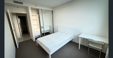 Modern 3B2B Apartment in Mascot | Fully Furnished | Walk to Train | Close to UNSW & UTS !CONFIRM THE LEASE TERM IN ADVANCE! - Photo 4