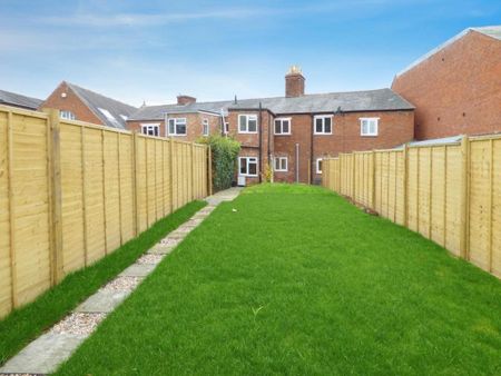 2 bedroom terraced house to rent - Photo 4