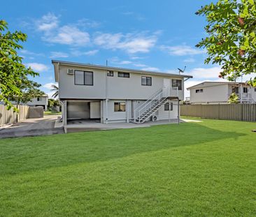 STUNNING MODERN FAMILY HOME IN CENTRAL LOCATION - Photo 6