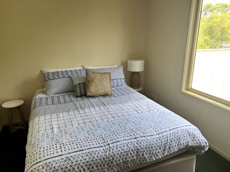 63 Renown Ave, Victor Harbor SA 5211 - House For Rent | Domain - Photo 4