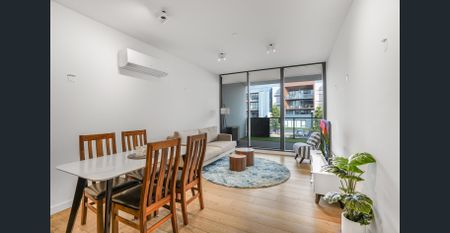 Stunning Waterfront Apartment - Fully Furnished! - Photo 4