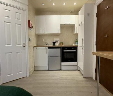 1 bedroom in a house share to rent - Photo 6