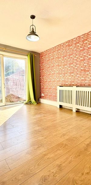 Westland Close, Staines-upon-Thames Westland Close, Staines-upon-Thames - Photo 1