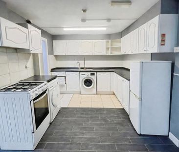 4 bedroom terraced house to rent - Photo 6