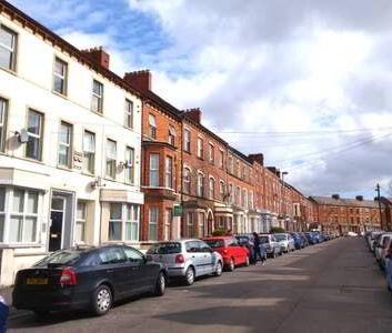 One Double Bedroom Available, 8 Cromwell Road, Belfast, BT7 1JW - Photo 2