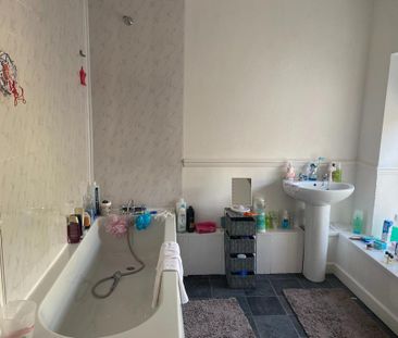 3 bedroom terraced house to rent - Photo 6