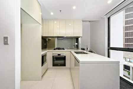 Deluxe Split‑Level Luxury Apartment in the Heart of Parramatta - Photo 3