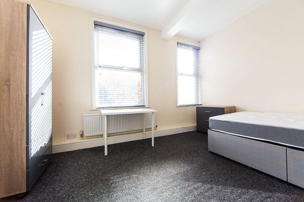 Beechwood Grove, Burley, Leeds - Photo 1