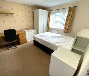 5 bedroom detached house to rent - Photo 4