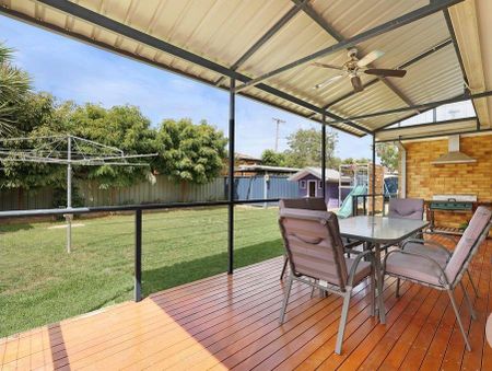 FOUR BEDROOM FAMILY HOME SOUTH TAMWORTH - Photo 2