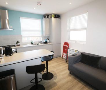 1 bedroom in a flat share to rent - Photo 4