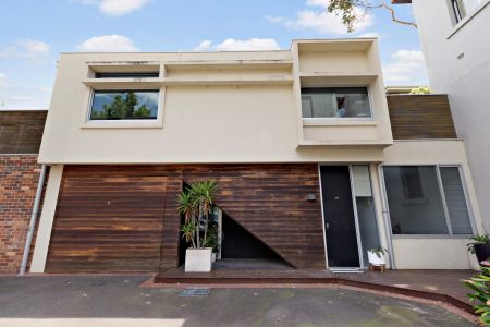 Modern Two-Bedroom Townhouse with Balcony and Secure Garage - Photo 3