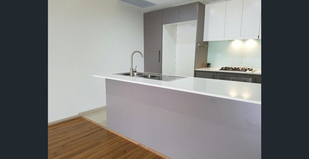 Quiet & Convenient, almost a 3 bedroom - Photo 1