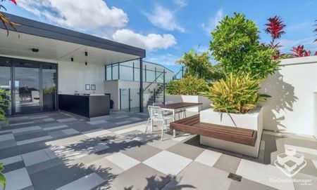 Furnished 3 Bed 2 Bath Apartment West End - Photo 2