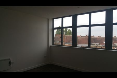 Studio Flat, Imperial Drive, HA2 - Photo 5