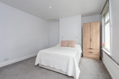4 bedroom terraced house to rent - Photo 5