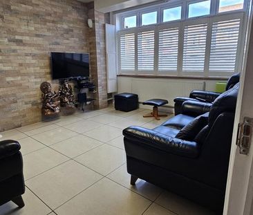 6 bedroom terraced house to rent - Photo 3