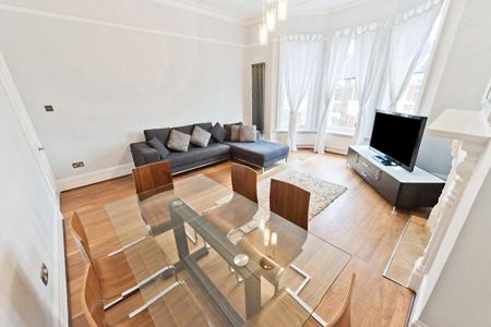 3 bedroom flat to rent - Photo 3