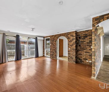 WELL POSITIONED FAMILY HOME - CLOSE TO THE CBD & TRAIN STATION! - Photo 2