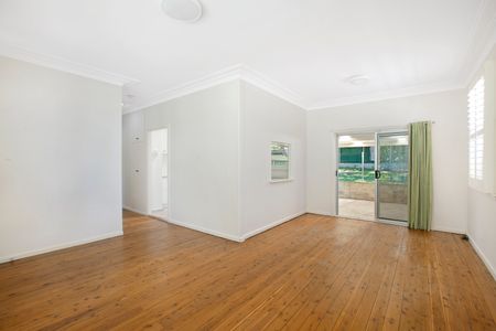 8 Lingellen St, Berowra Heights NSW 2082 - House For Rent | Domain - Photo 4