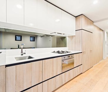 Stylish Two-Bedroom Apartment with Study in the Heart of Southbank - Photo 6