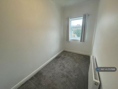 2 bedroom end of terrace house to rent - Photo 2