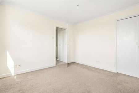 4 bedroom detached house to rent - Photo 4